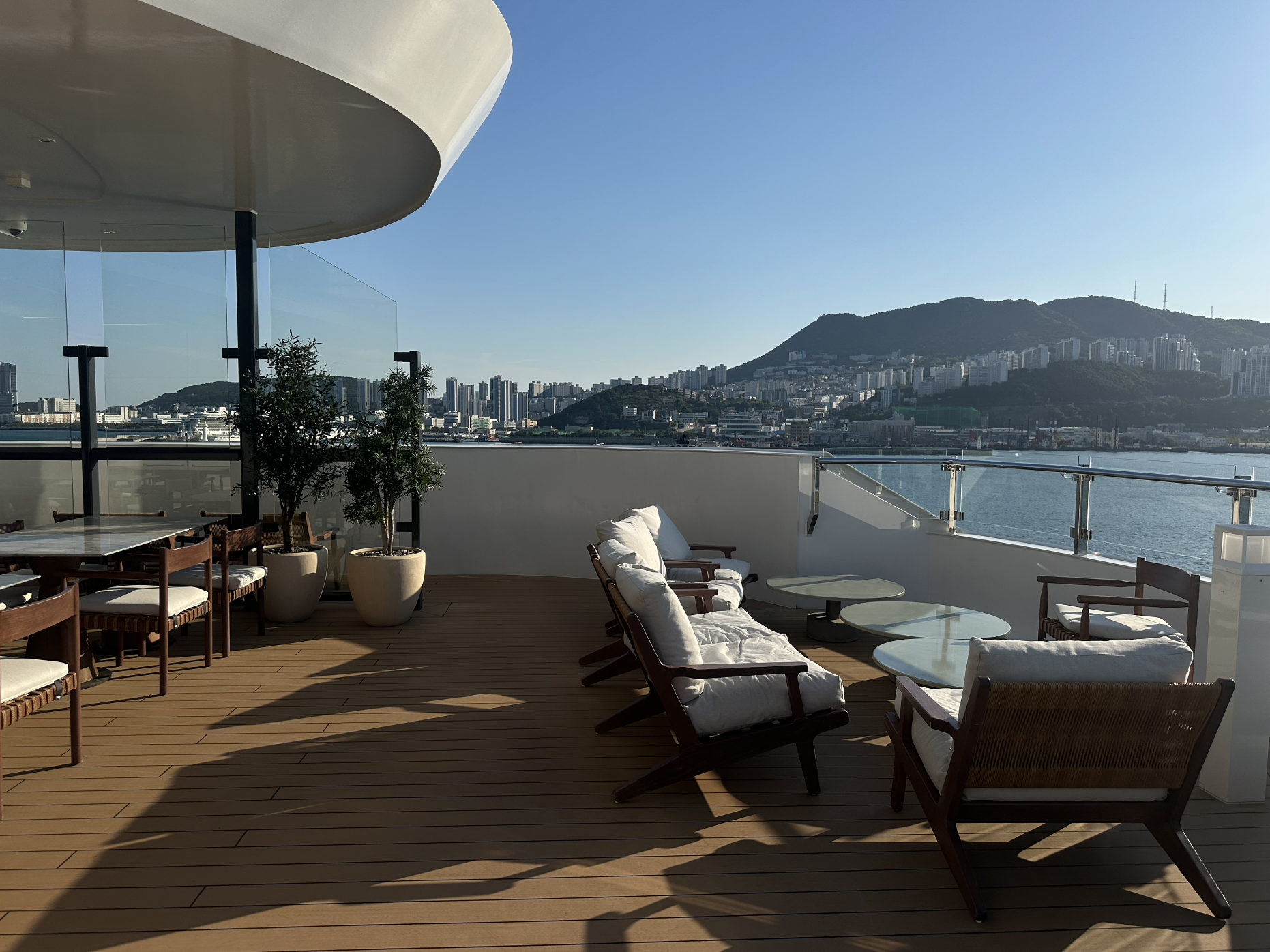 Outdoor dining on Luminara; photo by David Evan Ruff.